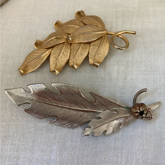 Bundle of 2 Fall Leaves Vintage Brooch Pins Autumn - Picture 8 of 8